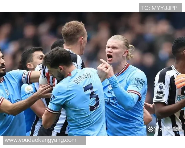 曼城比赛中场上小动作引发热议球迷和专家纷纷讨论背后意义